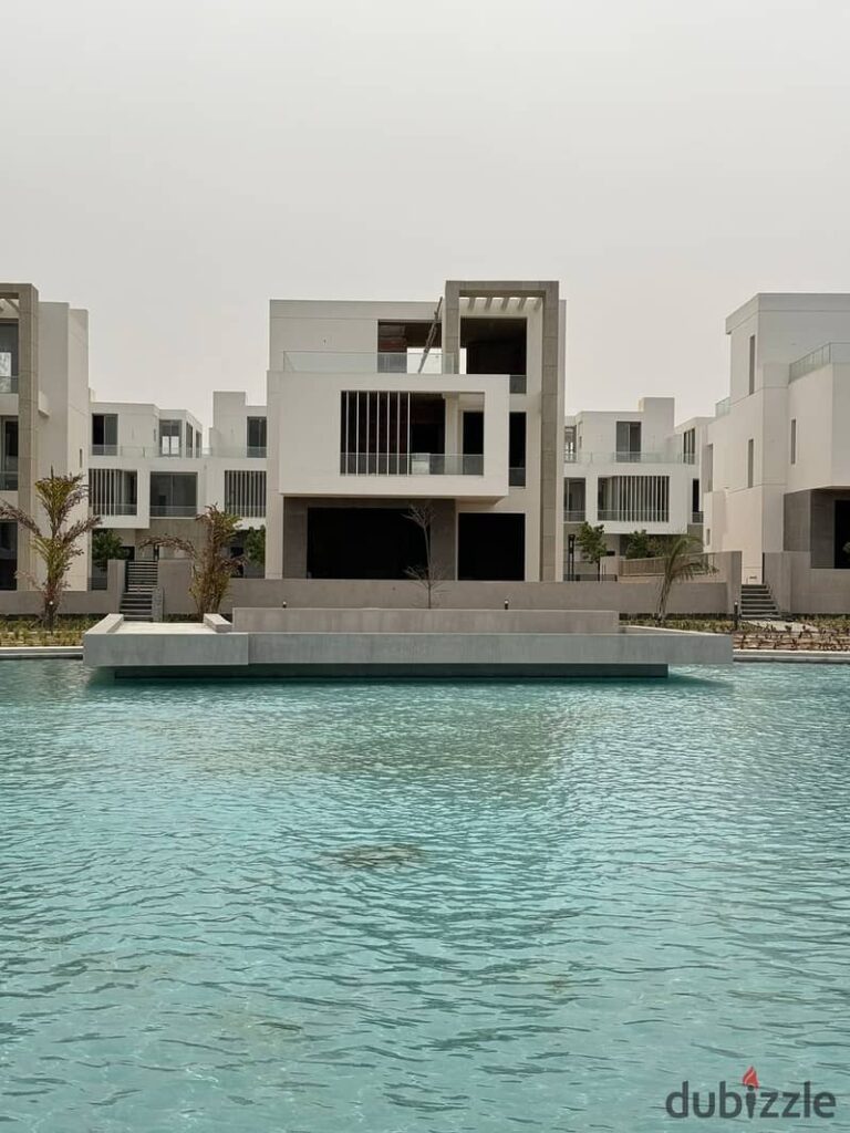 فيلا على البحيره مباشرة - بموقع مميز بجوار نيو جيزه و بالم هيلز 0