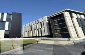 مكتب للايجار ١٤٢ م فى هايد بارك مشطب بالكامل 127,000 ج.م