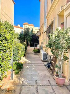 فيلا متشطبه من المالك في التجمع الاول قدام بوابه الرحاب جمب جاردن 8 25,000,000 ج.م