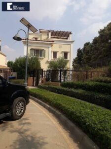 فيلا للبيع 4 غرف مع غرفة مربية استلام فوري نصف تشطيب بموقع مميز جدا في ميفيدا – التجمع الخامس Mivida – New Cairo 43,000,000 ج.م