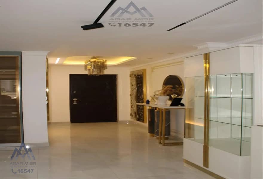 شقة فاخرة للبيع في كمبوند ازاد التجمع الخامس بمساحة 246 متر 0