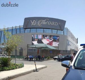 محل استلام فوري تجاري متأجر في التجمع اكبر مول the yard عند بوابه الرحاب 11,725,000 ج.م