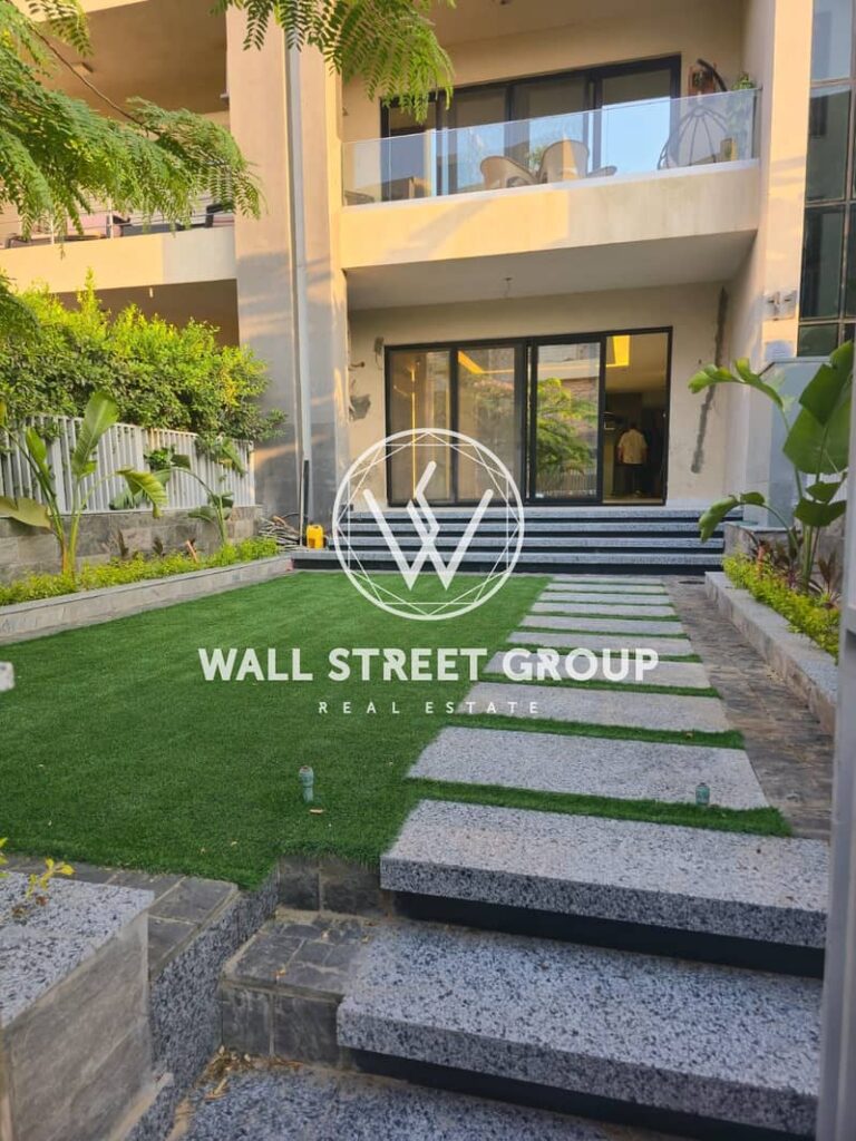 شقة بجاردن 120م لقطة للبيع أمام الجامعة الأمريكية - بفيو مميز و بأعلى التشطيبات - التجمع الخامس - في كمبوند ميد تاون - لوكيشن مميز 0