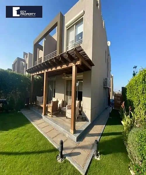 فيلا 4 غرف مع جاردن للبيع متشطبة بالكامل بموقع مميز جدا و باقل من سعر السوق في بالم هيلز نيو كايرو Palm Hills New Cairo - 5th Settlement 0