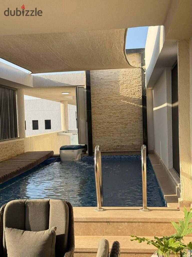 بنتهاوس مع مسبح للإيجار، نصف مفروش، مطلة على البحيرة، القاهرة الجديدة  موقع مميز  تشطيب سوبر ديلوكس  نصف مفروش  مسبح خاص وجاكوزي  أول سكن 0