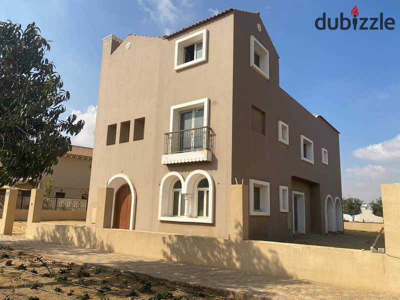 فيلا مميزة للبيع داخل كمبوند هايد بارك – موقع مميز وإطلالة علي لاندسكيب مفتوحة جاهزه للاستلام في القاهره الجديدة التجمع الخامس 0