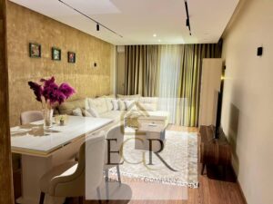 شقة مفروشة للإيجار في مدينتي – منطقة B1 | تشطيبات ألترا سوبر لوكس وفرش مودرن بالكامل 35,000 ج.م