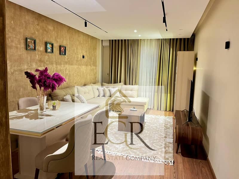 شقة مفروشة للإيجار في مدينتي – منطقة B1 | تشطيبات ألترا سوبر لوكس وفرش مودرن بالكامل 0