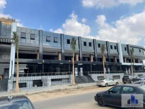 صيدلية للايجار 117 متر فى موقع مميز جدا على التسعين الجنوبى مباشرة التجمع الخامس 175,500 ج.م