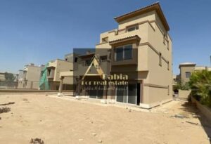 عياده للبيع 44 متر في مول ثرو علي واصله دهشور مباشره امام سيتي واك و امام مدخل زايد 5 مباشره بمقدم 10% و اقساط تصل الي 7 سنين 6,200,000 ج.م