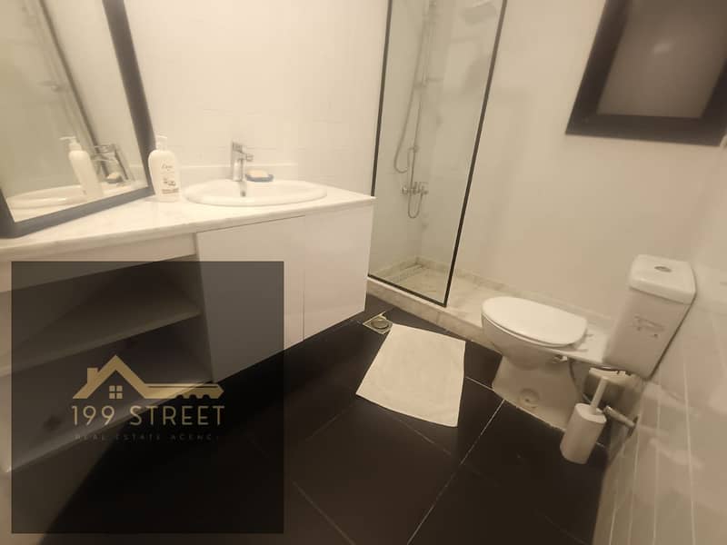 شقة بالدور الأرضي للبيع في سرايات المعادي، مساحة ٢٠٠م² تقريبًا، تتكون من غرفتين نوم وحمام وحمام ضيوف، بسعر ١٢ مليون جنيه مصري. 0