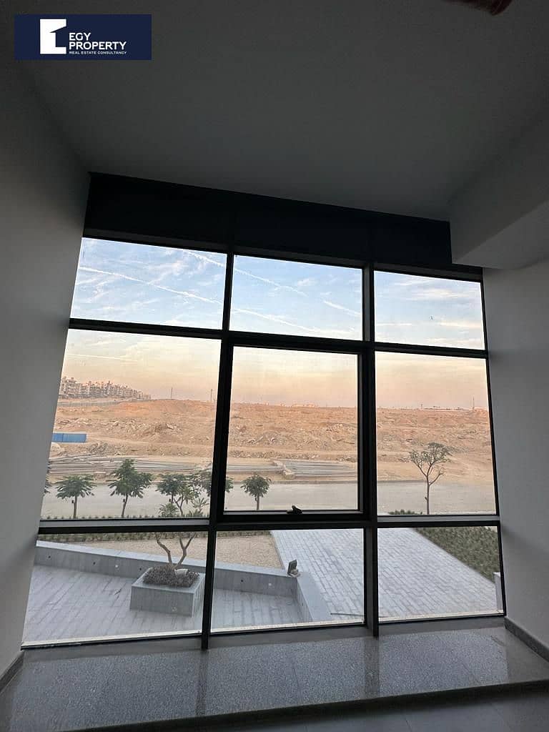 عياده للبيع في واتر واي التجمع متشطبه بالكامل  بالتكيفات 0