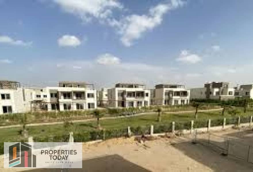 توين هاوس للبيع في كمبوند بالم فالي 6 أكتوبر جاهز للتسليم مساحة مباني 265 م  وأرض 410م بتكييفات وغرفة ناني مع روف وإطلالة طبيعية وموقع مميز 0