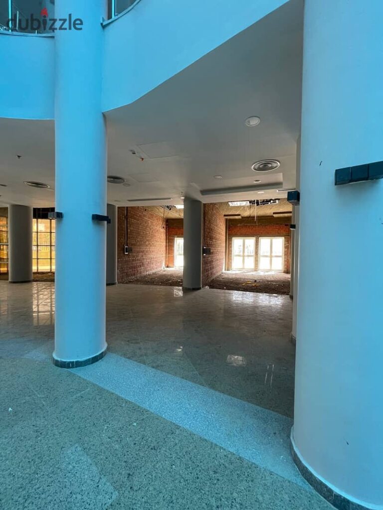 محل للايجار يصلح معرض سجاد 93 متر في الشيخ زايد الحي ال 16 امام مول مزار مباشرة 0