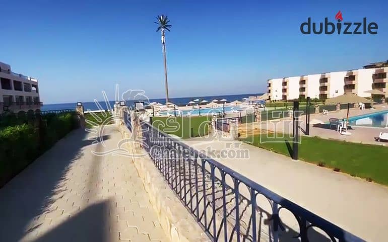 شالية فيو عالبحر وحمام السباحة مفروش بالأجهزة والتكييفات للبيع فيو مميز بمنتجع لاسيستا في العين السخنة 0