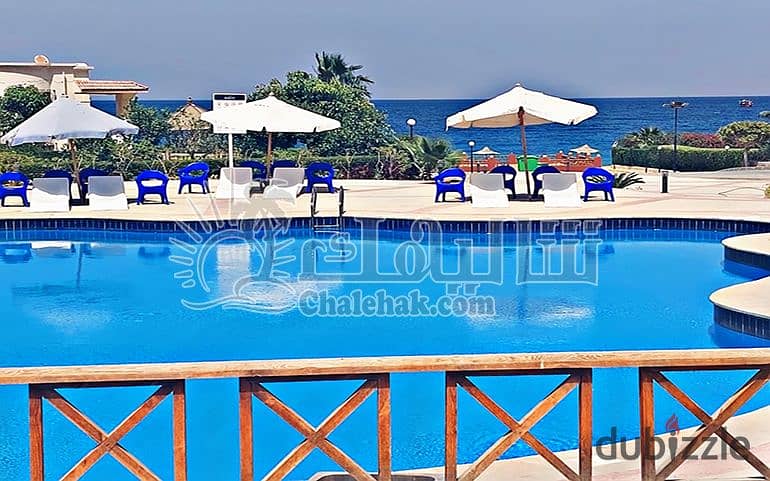 للبيع شالية مفروش بالأجهزة والتكييفات فيو عالبحر وحمام السباحة تقسيط في قرية السخنة هيلز بالعين السخنة 0