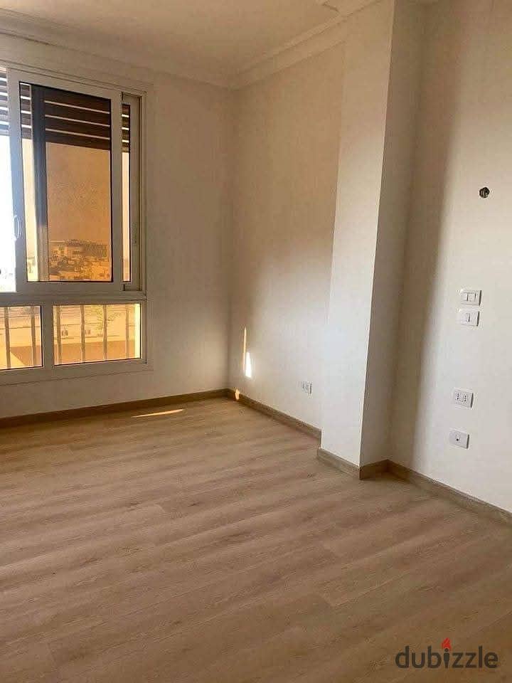 بأقل مقدم شقة بجاردن خاص للبيع في التجمع علي لاند سكيب امام المطار مباشرأ علي امتداد شارع الثورة 0