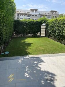 95,000 ج.م تاون هاوس مفروش بالكامل للإيجار في هايد بارك – موقع مميز بحديقة خاصة بالقاهرة الجديدة