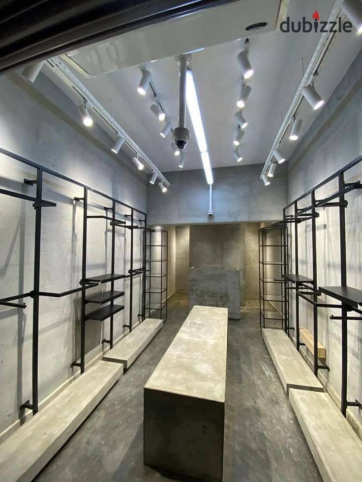 كود-1371 محل للبيع موقع مميز النادي رئيسي مع ميزان مؤجرين بسعر لقطة ودخل استثماري مميز 0