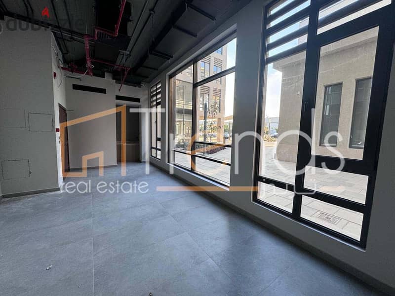 مكتب ادارى 59 متر متشطب للبيع في مراكز (دستريكت 5) التجمع الخامس! استلام فورى !! لم يستخدم من قبل ! 0