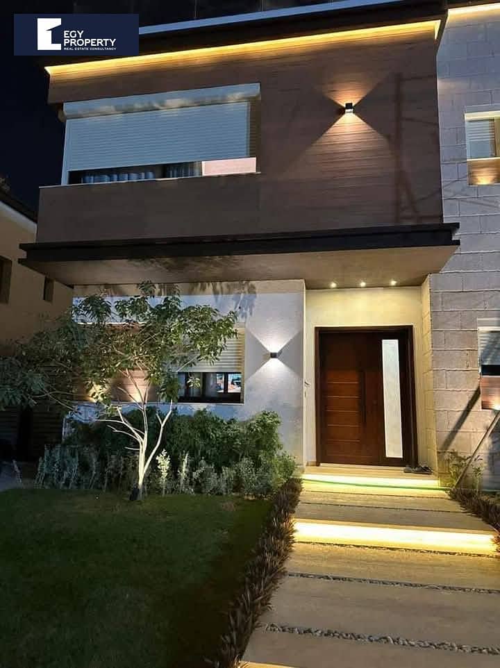 باطلالة خيالية فيلا مستقلة للبيع في كمبوند ازار التجمع - القاهرة الجديدة 0