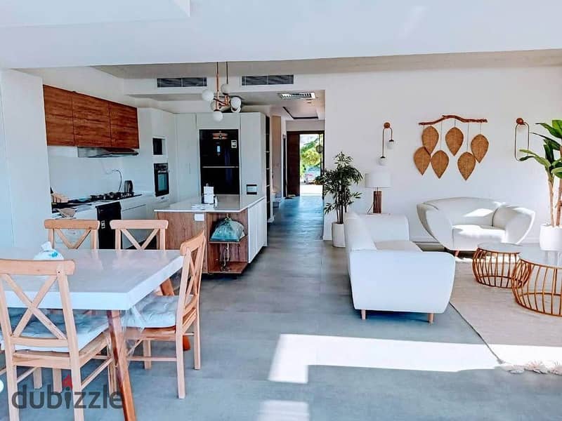 شاليه متشطب بالكامل للبيع في رملة، الساحل الشمالي برايم لوكيشن في الكمبوند 0