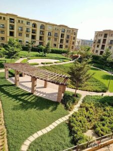 شقة للبيع استلام فوري متشطب بالكامل و برايم لوكيشن بداخل مفيدا من شركة اعمار بالتجمع الخامس بالجولدين اسكوير و بالقرب من الجامعة الامريكية 21,750,000 ج.م