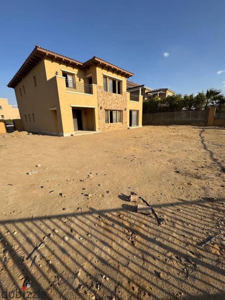 فيلا مستقلة للبيع أستلام فوري لمحبين المساحات الكبيرة 1000 متر في ميفيدا من اعمار بالتجمع الخامس و برايم لوكيشن بداخل الكمبوند باطلالة مميزه 0