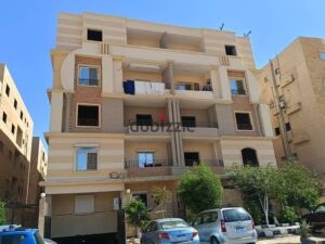 2,100,000 ج.م بسعر الكاش فقط شقة 135م جانبى نصف تشطيب على شارع الحرية مباشره بالمنطقة الخامسة امام الممشى السياحى الجديد وباطلاله على فيلات الحى التالت التالت شرق