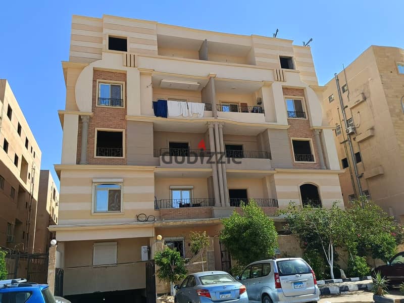 بسعر الكاش فقط شقة 135م جانبى نصف تشطيب على شارع الحرية مباشره بالمنطقة الخامسة امام الممشى السياحى الجديد وباطلاله على فيلات الحى التالت التالت شرق 0