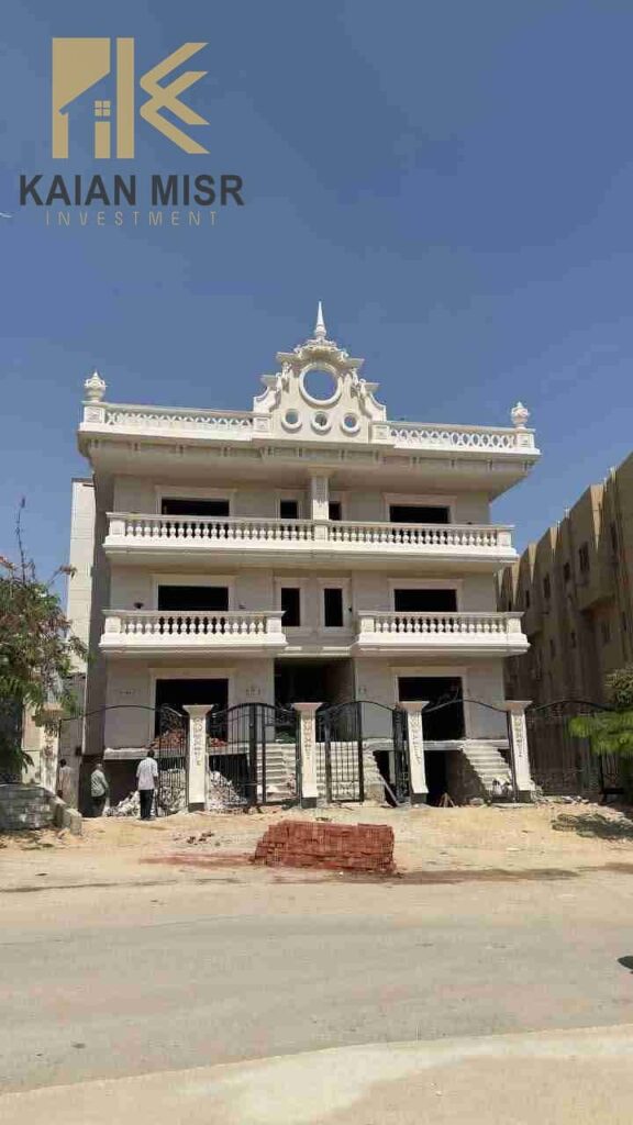 شقة للبيع في الشروق 230م دور متكرر بالقرب من النادي أمامي 0