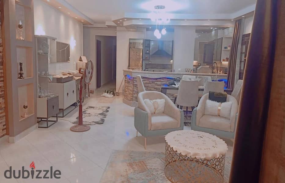 شقة 200م واجهه بحرى دور اخير اسانسير حدائق الأهرام البوابة الأولى الترا سوبر لوكس 0