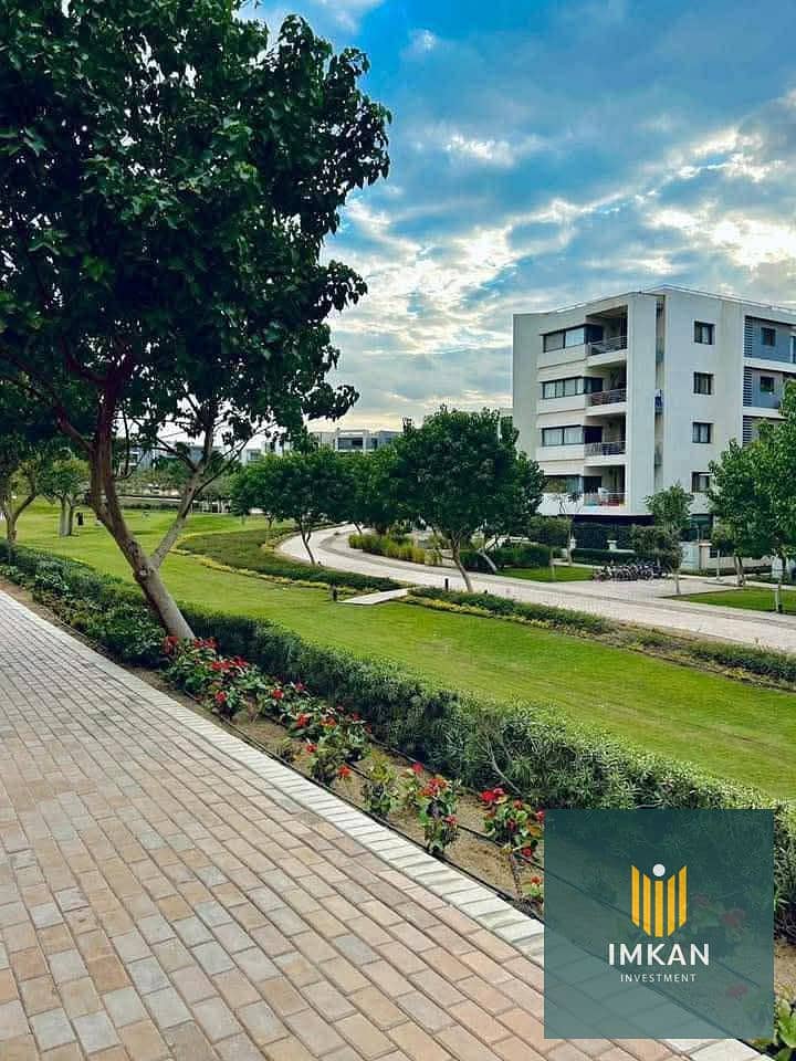 شقة للبيع 3غرف فيو نادى و لاند سكيب فى كمبوند  تاج سيتي عالطريق السويس القاهرة الجديدة taj city compound new cairo 0