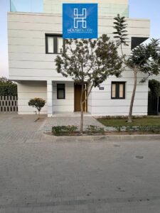 27,500,000 ج.م تاون هاوس 300م برايم لوكيشن متشطب بالكامل و استلام فوري للبيع بكمبوند البروج امام المركز الطبي العالمي Al Burouj