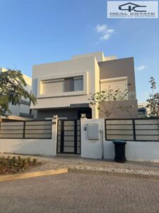 ب سعر مميز فيلا تاون هاوس كورنر 270م 4 غرف نوم استلام فوري متشطب بالتكيفات في كمبوند هايد بارك التجمع الخامس hyde park new cairo 23,600,000 ج.م