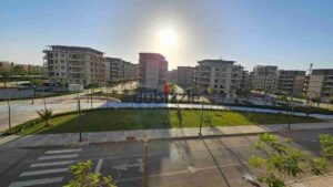 شقه للايجار بالقرب من جامعه MSA تشطيب مودرن اول سكن 147م فيو مفتوح 15,000 ج.م