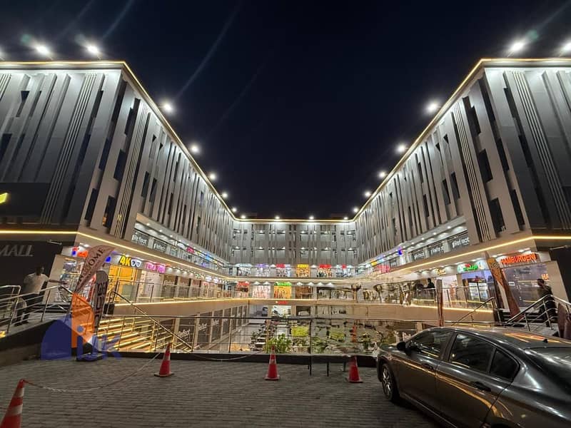 محل تجاري للبيع استلام فورى متأجر ب 20 الف فى الشهر فى الحى التاسع بمدينة العبور  Ninth District, Obour City 0