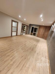 شقة ارضى بجاردن خاصة للبيع بالمطبخ والدريسينج كمبوند الخمايل الشيخ زايد في المرحلة التالة ا فيو مفتوح 7,200,000 ج.م