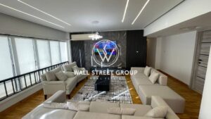 9,500,000 ج.م شقة شامل الفرش والاثاث والتكيفات تشطيب فاخر غير مجروحة في ارقي منطقة سرايات المعادي امام كمبوند رويال جاردن