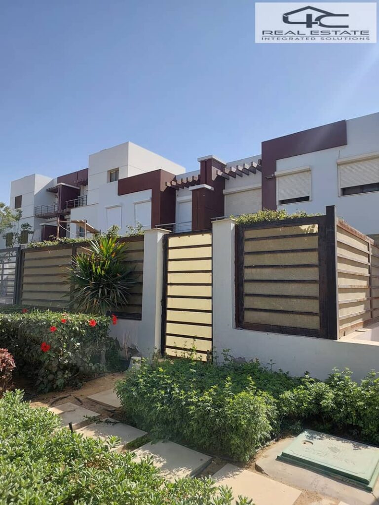 فيلا تاون هاوس 4 غرف نوم استلام فوري اقل من سعر السوق  في اميز لوكيشن في كمبوند هايد بارك التجمع الخامس القاهرة الجديدة Hyde park new cairo 0