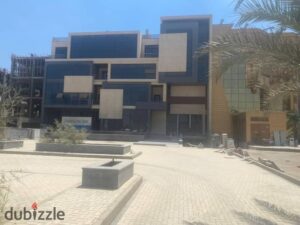 380,000,000 ج.م مول تجاري للبيع بالكامل استلام فوري في منطقة مجمع البنوك بالتجمع الخامس برايم لوكيشن علي شارع التسعين الجنوبي متشطب بالكامل الترا مودرن