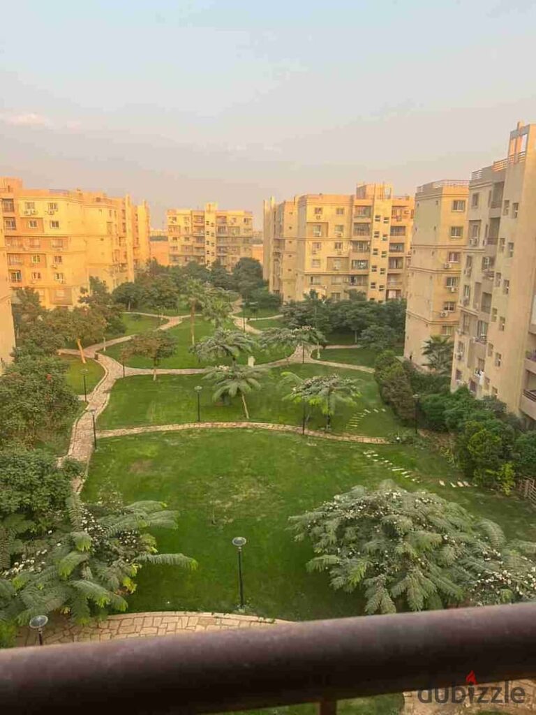 شقه ١٤٣م للبيع بـ مدينتي b6 بجوار الخدمات والساوث بارك اتجاه بحري تشطيبات الترا سوبر لوكس 0