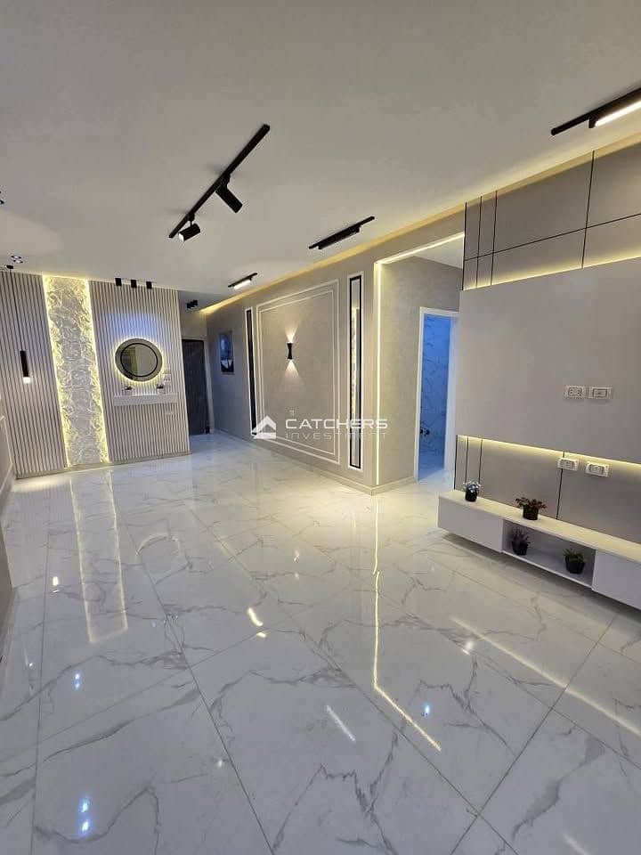 شقة متشطبة للبيع جاهزة للمعاينة داخل كومباوند المراسم في التجمع الخامس بالجولدن سكوير 0