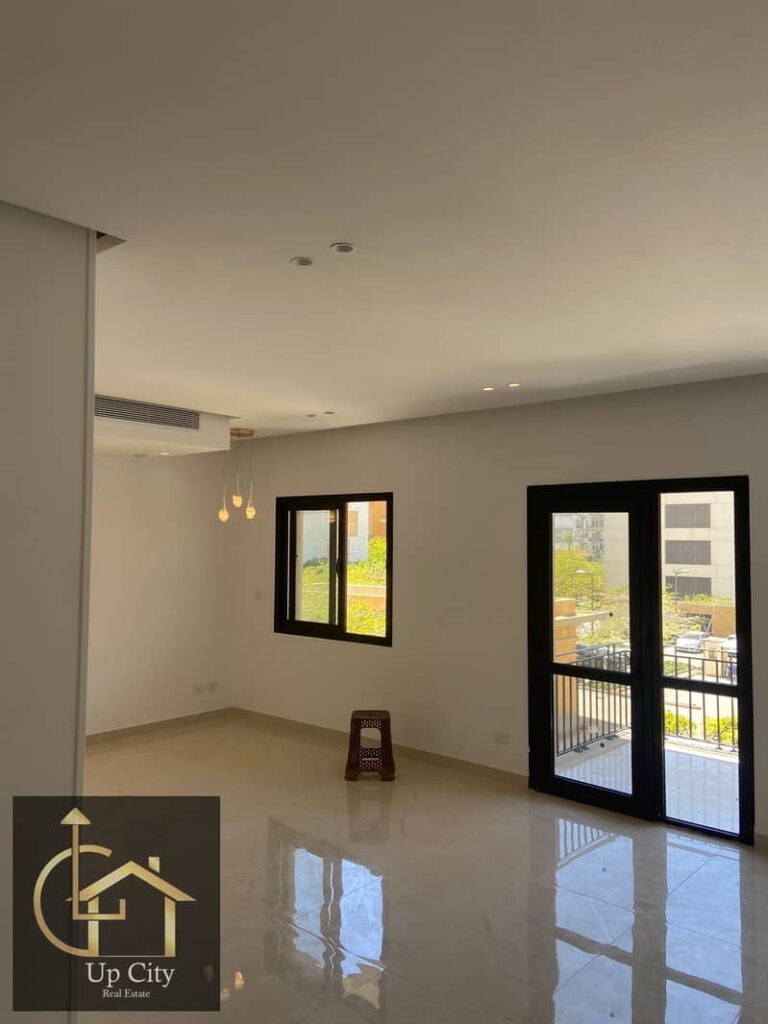 شقة الترا سوبر لوكس ٣ غرف مع ناني للايجار في كمبوند ايستاون التجمع الخامس بالمطبخ و التكيفات 0