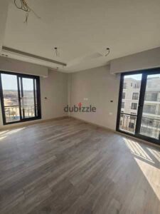 شقة للايجار متشطبة بالمطبخ و التكيفات غرفتن و 2 حمام 123م اول سكن فيلدج ويست في الشيخ زايد بالقرب من القرية الذكية و هايبر وان و زيد كمبوند 25,000 ج.م