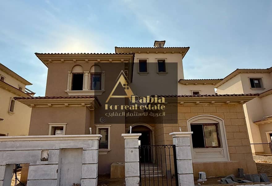 فرصة مميزة  فيلا نصف تشطيب للبيع موقع مميز في سيتي جيت استلام فوري City Gate 0