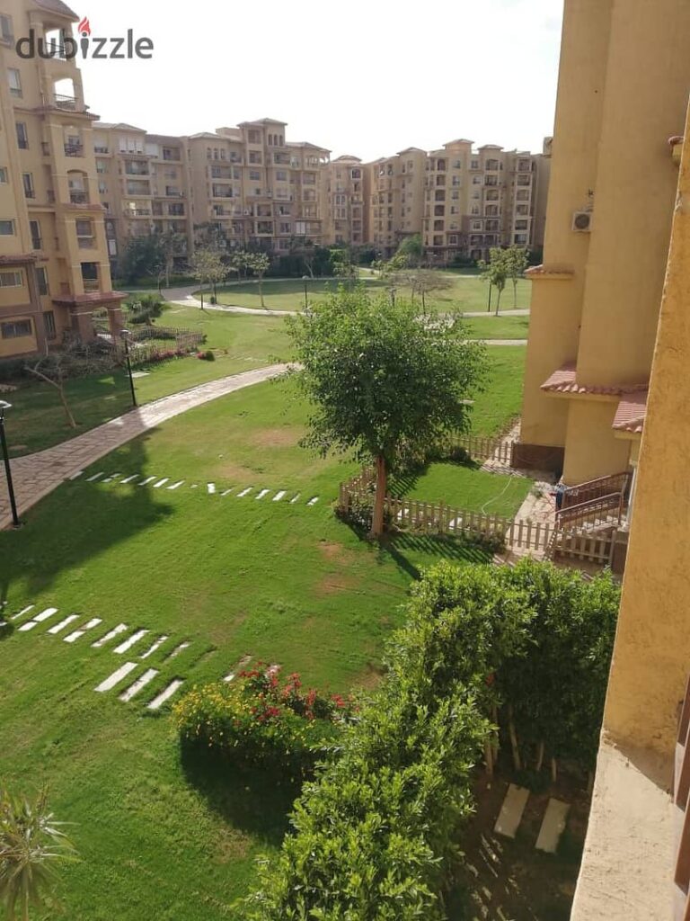 شقه للبيع 324م بالبى3 اول سكن فيو جاردن والنادى بغرفه مربيه 0