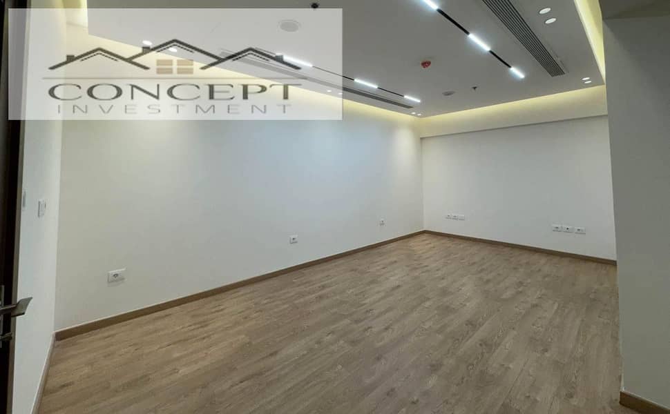 للبيع مكتب  متشطب بالكامل بالتكييفات المركزية في هايد بارك - التجمع الخامس 0