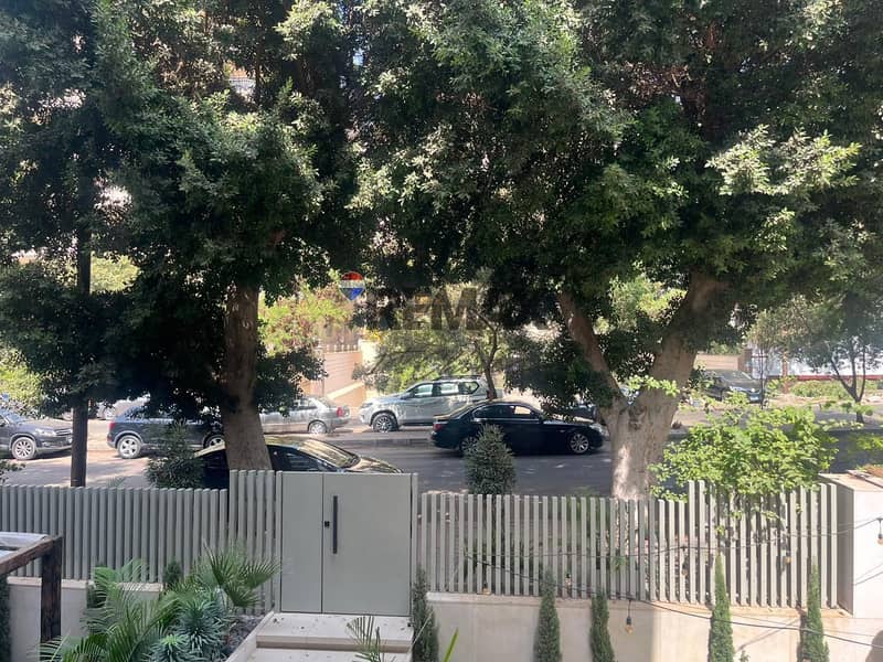 موقع مميز جدًا  شارع موازي لشارع الثورة/العروبة وخلف قصر البارون 0