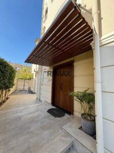 توين هاوس لقطة 239 متر في باتيو 5 إيست، الشروق 26,000,000 ج.م